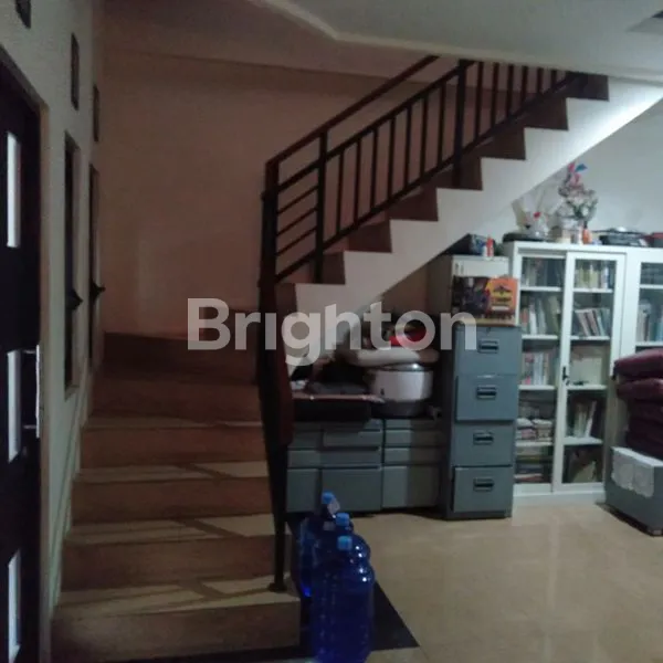 image RUMAH 2,5 LANTAI DI KAWASAN STRATEGIS DAN BISNIS DI PONDOK KELAPA JAKARTA TIMUR (4)