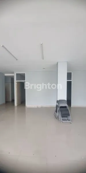 image RUMAH KANTOR 4 LANTAI GAJAH MADA (7)