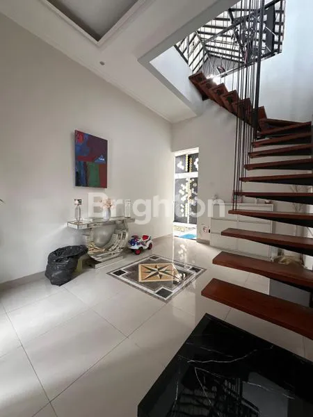 image RUMAH LUXURY  YANG NYAMANFULL FURNISHED+S POOL RUMAH DALAM KOMP PERUM DI ARCAMANIK BANDUNG (4)
