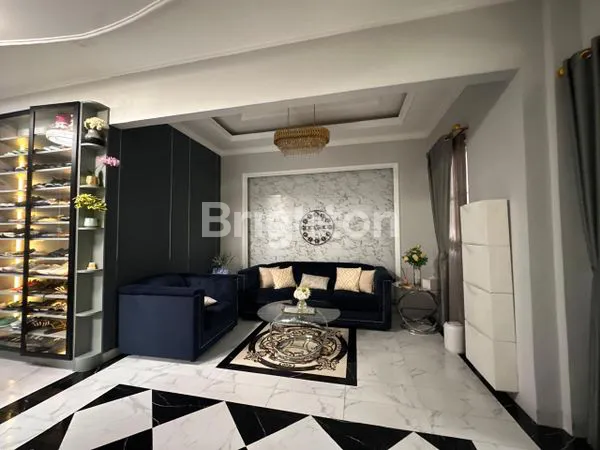 image RUMAH LUXURY  YANG NYAMANFULL FURNISHED+S POOL RUMAH DALAM KOMP PERUM DI ARCAMANIK BANDUNG (6)