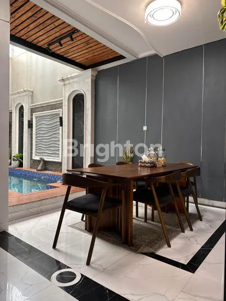 image RUMAH LUXURY  YANG NYAMANFULL FURNISHED+S POOL RUMAH DALAM KOMP PERUM DI ARCAMANIK BANDUNG (1)