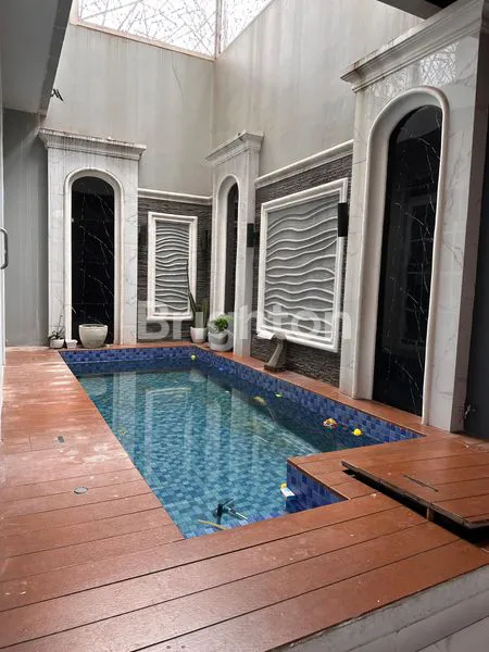 image RUMAH LUXURY  YANG NYAMANFULL FURNISHED+S POOL RUMAH DALAM KOMP PERUM DI ARCAMANIK BANDUNG (3)