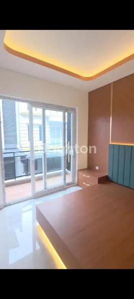 image DI JUAL RUMAH 3 LANTAI BANGUNAN BARU DI DURI KEPA - JAKARTA BARAT  (5)