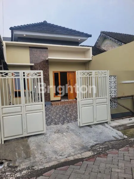 image RUMAH PREMIUM, RUMAH MEWAH TAPI MURAH LOKASI STRATEGIS PERUMAHAN PONDOK MANGGALA WIYUNG KOTA SURABAYA (1)