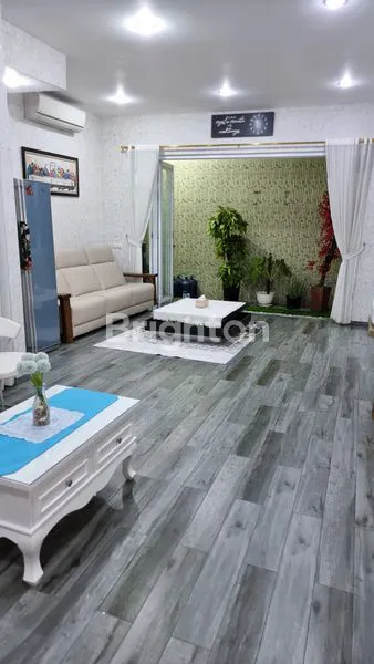 image RUMAH DI BSD CITY DENGAN HALAMAN DAN BALCON YANG LUAS (2)