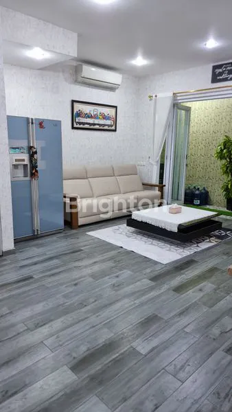 image RUMAH DI BSD CITY DENGAN HALAMAN DAN BALCON YANG LUAS (3)