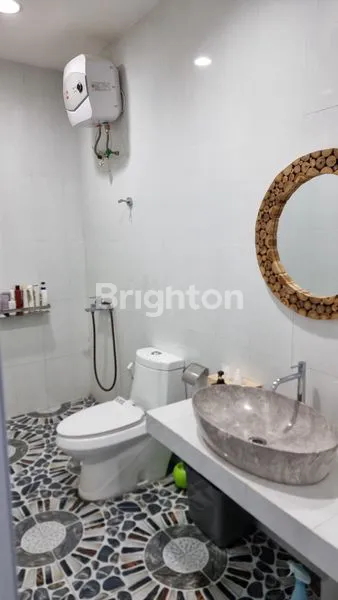 image RUMAH DI BSD CITY DENGAN HALAMAN DAN BALCON YANG LUAS (8)