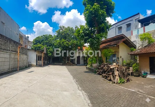 image DIJUAL TANAH BONUS BANGUNAN 23.3 ARE  DI JALAN RAYA KUTA (1)