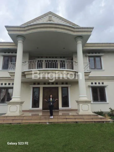 image DIJUAL RUMAH VILLA DI PUNCAK LUAS, SEJUK DAN NYAMAN. LETAKNYA STRATEGIS DEKAT HOTEL GRAND ASTON PUNCAK DAN HOTEL LE EMINENCE PUNCAK (1)