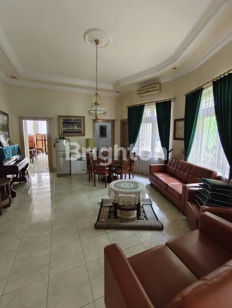 image RUMAH DIJUAL JL UNGARAN MALANG SITUASI TENANG  HALAMAN LUAS COCOK UNTUK HOME STAY (4)