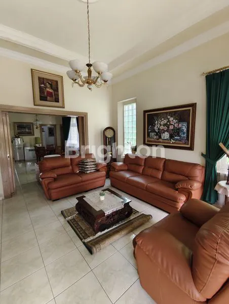 image RUMAH DIJUAL JL UNGARAN MALANG SITUASI TENANG  HALAMAN LUAS COCOK UNTUK HOME STAY (3)