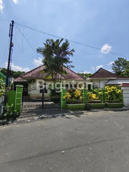 image RUMAH DIJUAL JL UNGARAN MALANG SITUASI TENANG  HALAMAN LUAS COCOK UNTUK HOME STAY (1)