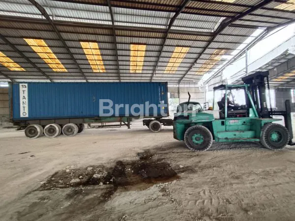 image TANAH DAN BANGUNAN GUDANG TERAWAT SIAP PAKAI, DEKAT EXIT PINTU TOL, CAKUNG - JAKARTA TIMUR (2)