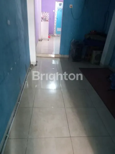 image DI JUAL SEGERAH RUMAH DUA LANTAI, BUAT  USAHA, INVESTASI,TEMPAT TINGGAL DAN DI KONTRAKKAN UNTUK YG LANTAI 2. (2)