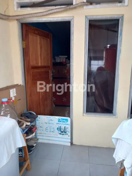 image DI JUAL SEGERAH RUMAH DUA LANTAI, BUAT  USAHA, INVESTASI,TEMPAT TINGGAL DAN DI KONTRAKKAN UNTUK YG LANTAI 2. (3)