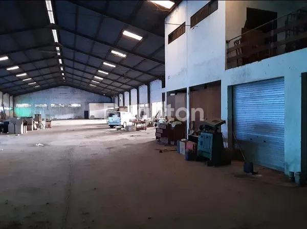 image GUDANG & PABRIK ( ZONA MERAH INDUSTRI ) LEBAR DEPAN : 40 METER, BISA DIAKSES CONTAINER 40 FEET, DEKAT PINTU TOL, TERLETAK DI TEPI JALAN RAYA (1)