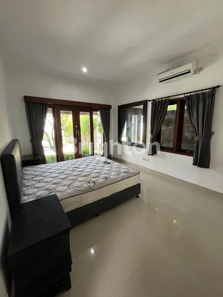 image VILLA SEMI FURNISHED 2 THN LEASE PREMIUM LOKASI SEMINYAK (4)