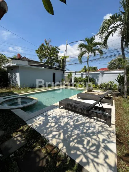 image VILLA SEMI FURNISHED 2 THN LEASE PREMIUM LOKASI SEMINYAK (1)