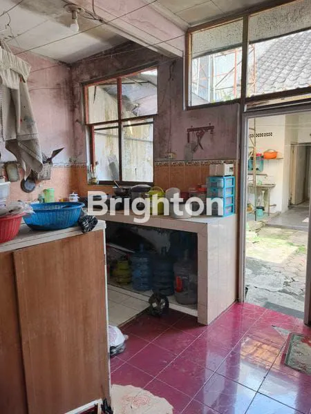 image RUMAH KOST STRATEGIS HANYA 500 METER KE POLINEMA DAN KAMPUS UB MALANG POTENSIAL UNTUK PASSIVE INCOME BAGI INVESTOR RUMAH KOST AREA BUNGA-BUNGA SOEKARNO HATTA MALANG (5)