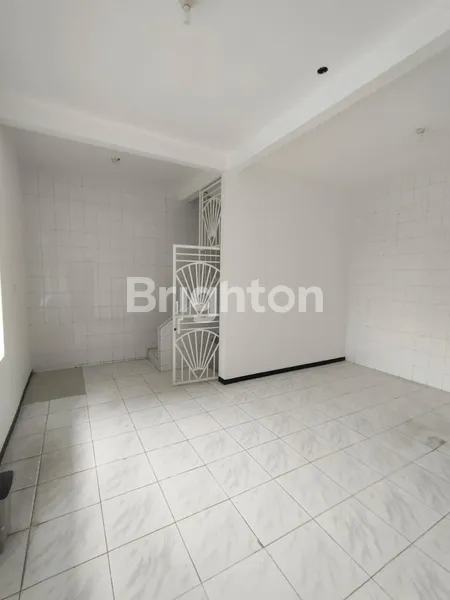 image RUMAH BANGUNAN 2.5 LANTAI DI JALAN NGAGEL JAYA SURABAYA (5)