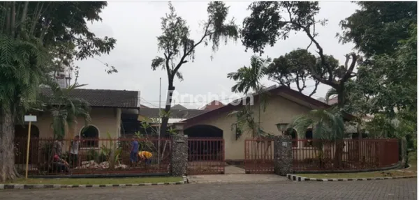 image DIJUAL RUMAH DESAIN SPANYOL - TAMAN JEMURSARI, WONOCOLO, SURABAYA (1)
