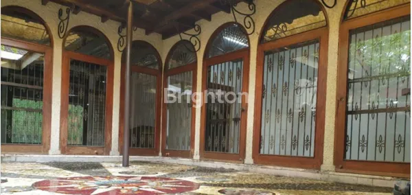image DIJUAL RUMAH DESAIN SPANYOL - TAMAN JEMURSARI, WONOCOLO, SURABAYA (3)