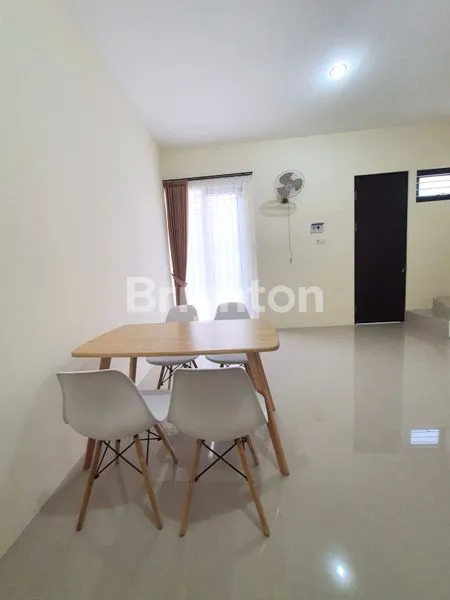 image TINGGAL MASUK BAWA KOPER, ANGGREK RESIDENCE SIWALANKERTO CUMA 1 MENIT KE UNIVERSITAS PETRA, STRATEGIS BANGET UNTUK MAHASISWA PETRA (2)