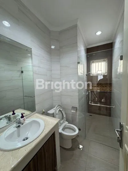 image RUMAH MEWAH DI TAMAN LIPPO KARAWACI (6)