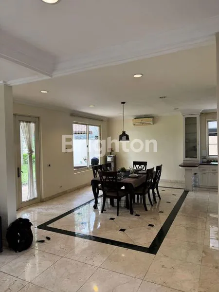 image RUMAH MEWAH DI TAMAN LIPPO KARAWACI (3)