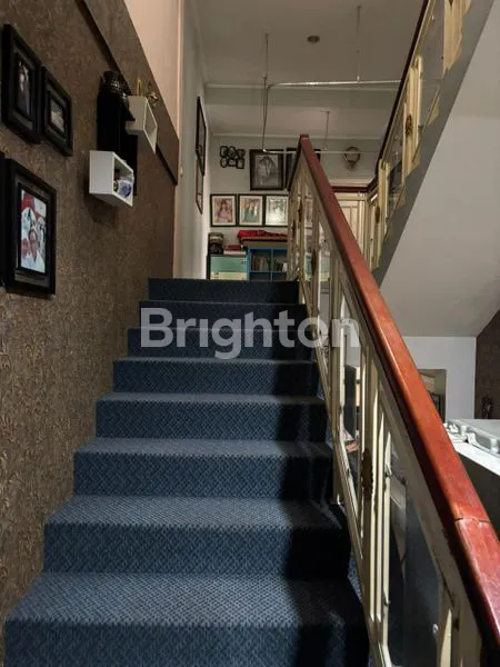 image RUMAH MODERN 2 LANTAI LT / LB 300 TERAWAT DI KRAMAT JATI, JAKARTA TIMUR (7)