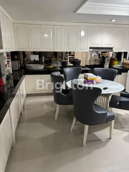 image RUMAH MODERN 2 LANTAI LT / LB 300 TERAWAT DI KRAMAT JATI, JAKARTA TIMUR (4)