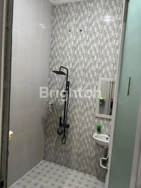 image RUMAH MODERN 2 LANTAI LT / LB 300 TERAWAT DI KRAMAT JATI, JAKARTA TIMUR (8)