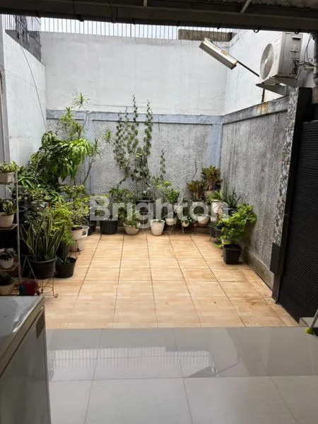 image RUMAH MODERN 2 LANTAI LT / LB 300 TERAWAT DI KRAMAT JATI, JAKARTA TIMUR (5)