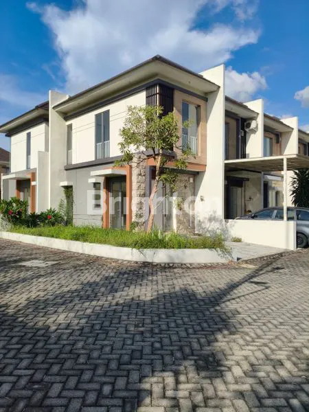 image  RUMAH HOOK DI GREENDLAND MENGANTI GRESIK (1)