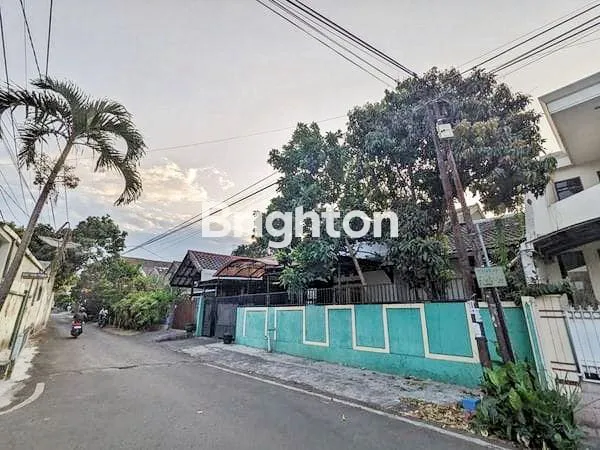 image RUMAH LUAS STRATEGIS DEKAT KAMPUS UNMER-MAL CITY POINT AREA BUKIT DIENG PERMAI MALANG (2)