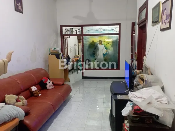 image RUMAH PENJARINGAN ASRI BUTUH RENOV DEKAT MERR, DEKAT TRANSMART RUNGKUT, DEKAT KAMPUS UPN, DEKAT KAMPUS UT, DEKAT RS RUNGKUT SBY (5)