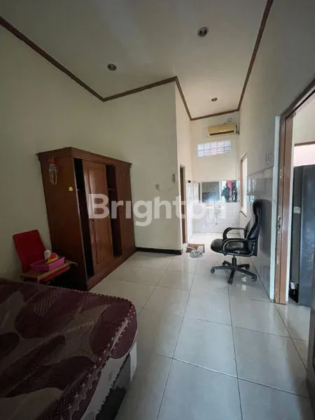 image RUMAH MINIMALIS TERAWAT, FURNISHED, ADA CARPORT, LEBAR 8, BEBAS BANJIR, SIMOREJO, SUKOMANUNGGAL, DEKAT TIDAR & PACUAN KUDA, SURABAYA BARAT (6)
