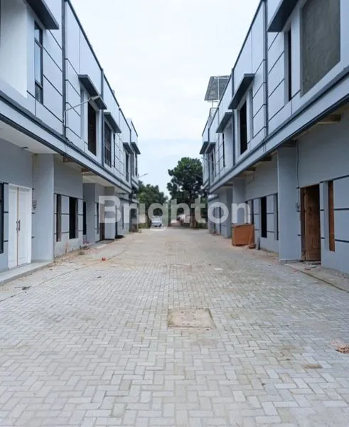 image TOWN HOUSE KOMPLEKS CEMARA ROYAL RESIDENCE  2 TINGKAT (1)