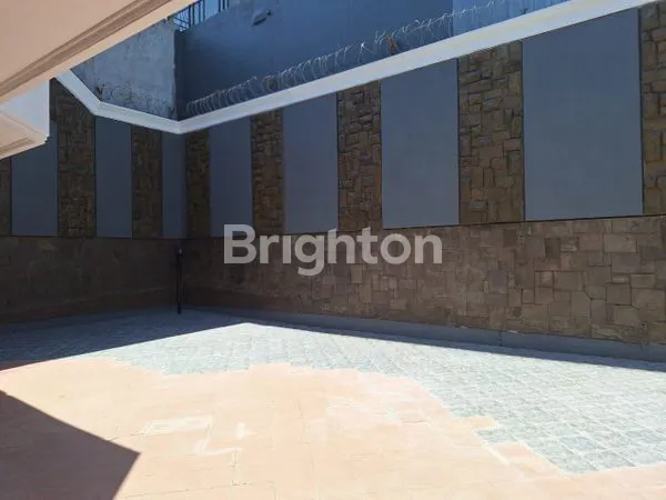 image RUMAH LUAS SIAP HUNI 2 LANTAI, NOL JALAN, RAYA SATELIT UTARA, TANJUNGSARI, SUKOMANUNGGAL, SURABAYA BARAT, JAWA TIMUR (3)