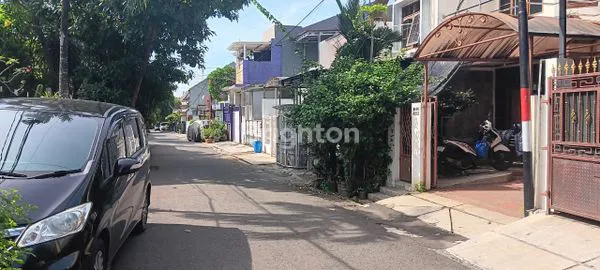 image RUMAH NYAMAN 2 LANTAI SHM DI JL LIDI (5)