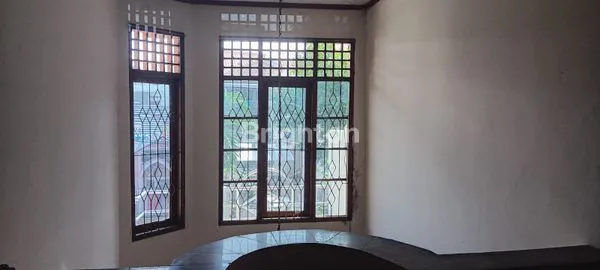 image RUMAH NYAMAN 2 LANTAI SHM DI JL LIDI (2)