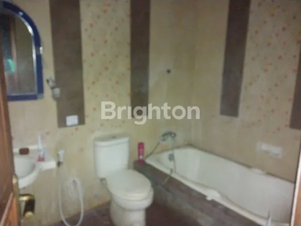 image RUMAH MEWAH 2 LANTAI DI PESONA KAHYANGAN, LT 200M² (8)