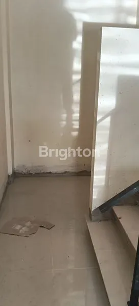 image SEWA RUKO 3 LANTAI BARU DI GRENVILLE, LUAS 324M² (5)