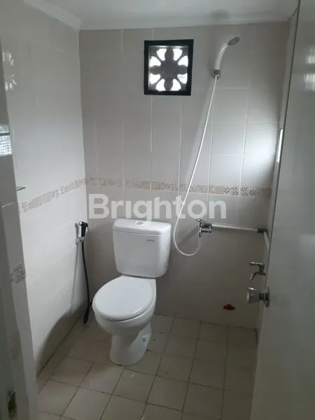 image RUMAH 2 LANTAI SEWA  DI KOTA WISATA, DALAM CLUSTER, SIAP HUNI. (7)