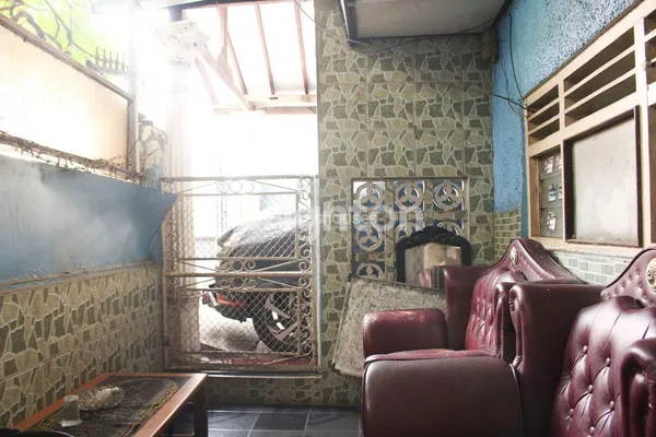 image RUMAH TUA LOKASI STRATEGIS MENTENG DALAM (4)
