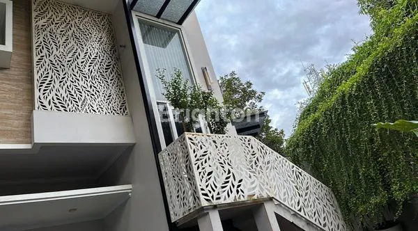 image ELEGANT FAMILY RESIDENCE @ CIGANJUR – JAGAKARSA || LINGKUNGAN HIJAU • ARSITEKTUR BERKELAS • FULL FURNISHED • AKSES STRATEGIS (8)