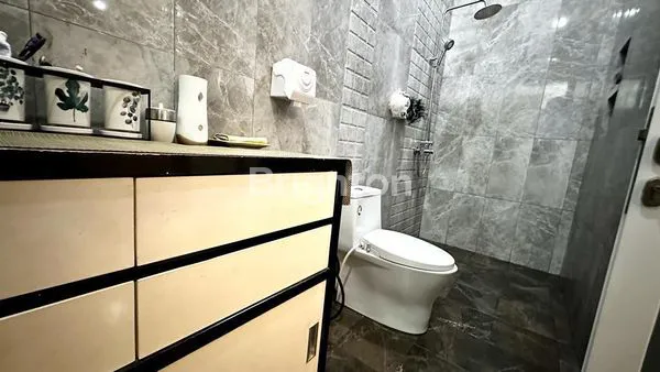 image ELEGANT FAMILY RESIDENCE @ CIGANJUR – JAGAKARSA || LINGKUNGAN HIJAU • ARSITEKTUR BERKELAS • FULL FURNISHED • AKSES STRATEGIS (4)