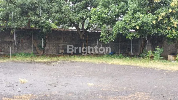 image RUMAH KOMERSIAL LEBAR 20, RAYA YOS SUDARSO, COCOK UNTUK USAHA EKSPEDISI, RESTORAN, ATAU LAINNYA, BANYUWANGI (3)