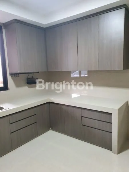 image DIJUAL RUMAH FULL FURNISH, PRIVAT SWIMMING POOL SIAP HUNI   CITRALAND UTAMA (8)