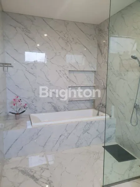 image DIJUAL RUMAH FULL FURNISH, PRIVAT SWIMMING POOL SIAP HUNI   CITRALAND UTAMA (5)